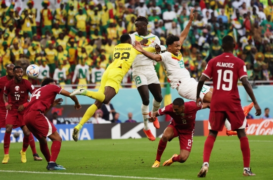 Dihancurkan Senegal, Qatar Jadi Tim Pertama Angkat Koper dari Piala Dunia 2022