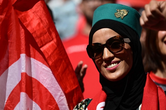 Senyum Manis Suporter Cantik Warnai Duel Tunisia vs Australia