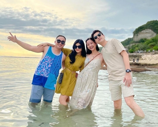 5 Potret Honeymoon Glenca Chysara dan Rendi John di Bali, Romantis Abis