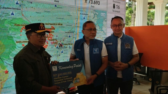 Mendag Zulhas Beri Bantuan Rp2,5 Miliar untuk Korban Gempa di Cianjur