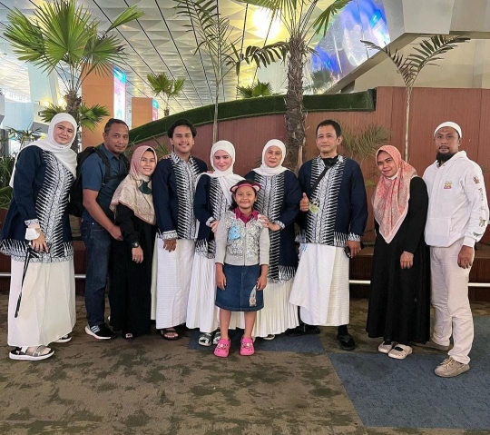 Momen Tissa Biani Berangkat Umrah, Cantik Berhijab Bikin Pangling