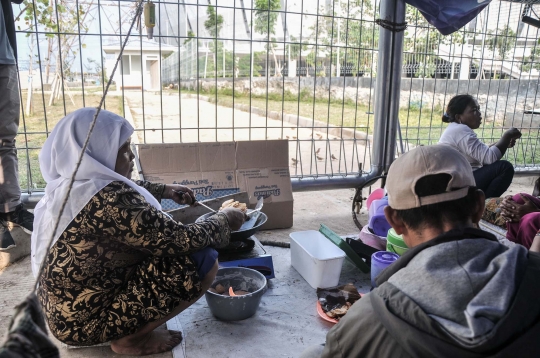 Nestapa Warga Kampung Bayam Seminggu Bertahan di Tenda Pengungsian