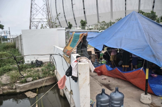 Nestapa Warga Kampung Bayam Seminggu Bertahan di Tenda Pengungsian