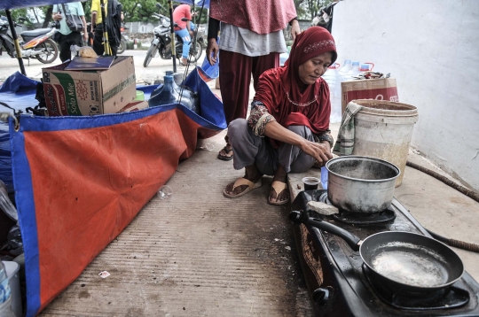 Nestapa Warga Kampung Bayam Seminggu Bertahan di Tenda Pengungsian