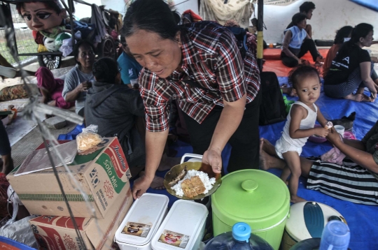 Nestapa Warga Kampung Bayam Seminggu Bertahan di Tenda Pengungsian