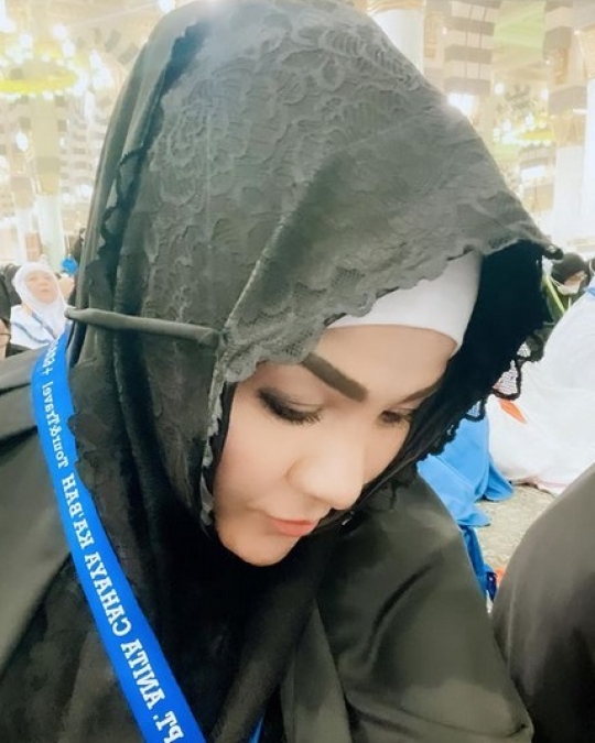 Kapolsek Cantik Netty Rosdiana Ibadah Umrah, Pesonanya Terpancar Pakai Serba Hitam