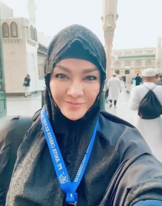 Kapolsek Cantik Netty Rosdiana Ibadah Umrah, Pesonanya Terpancar Pakai Serba Hitam