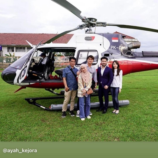 Potret Rizky Billar Naik Helikopter, Momen Bareng Ayah Mertua Jadi Sorotan