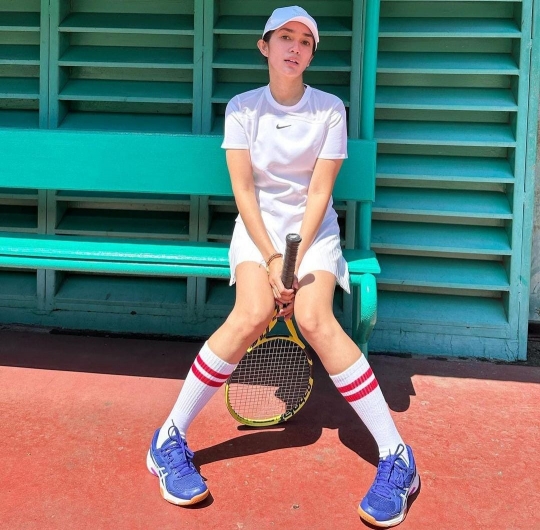 Potret Ussy Sulistiawaty Main Tenis Disorot, Ibu 5 Anak Bodynya Bak ABG Langsing Abis