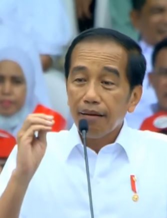 Potret Prabowo-Seskab Ngakak 'Cerita Seru Rambut Putih & Kerut Wajah sama Jokowi'