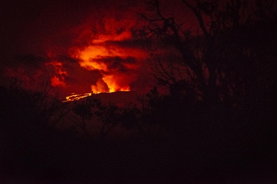 Penampakan Muntahan Lava Mauna Loa, Gunung Api Terbesar di Dunia yang Meletus