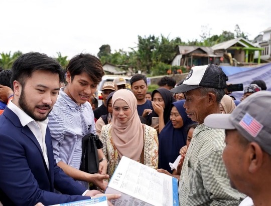Deretan Foto Lesti Kejora Serahkan Bantuan kepada Korban Gempa Cianjur