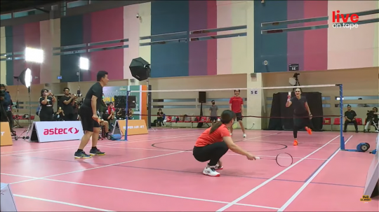 Deretan Momen Lucu El Rumi Badminton Bareng 'Legend', Susy Susanti Pakai Raket Nyamuk