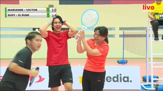 Deretan Momen Lucu El Rumi Badminton Bareng 'Legend', Susy Susanti Pakai Raket Nyamuk