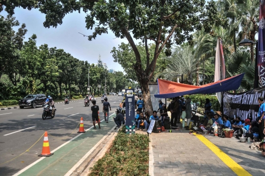 Aksi Warga Kampung Bayam Mengungsi di Balai Kota