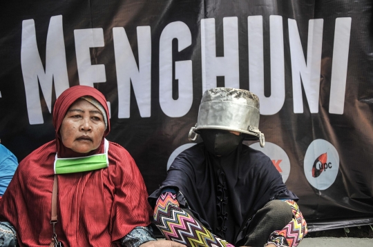 Aksi Warga Kampung Bayam Mengungsi di Balai Kota