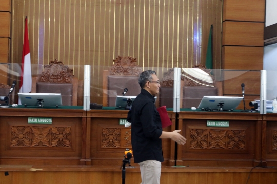 Hendra Kurniawan dan Agus Nurpatria Kembali Jalani Sidang Obstruction of Justice