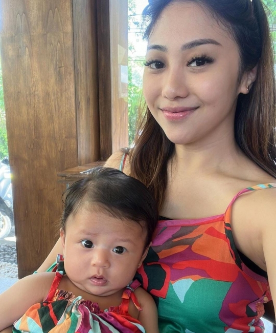 5 Potret Winona Adik Nikita Willy di Bali, Ibu Satu Anak Tampil Kece Bagai ABG