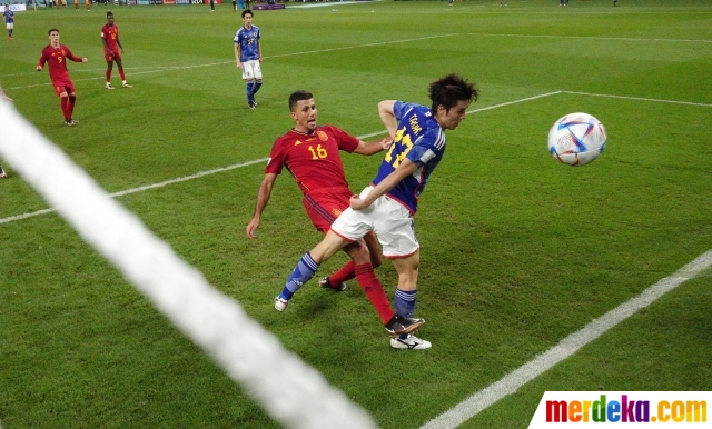 Timnas Jepang akhirnya memastikan lolos ke babak 16 besar Piala Dunia 2022 setelah menaklukkan Spanyol dengan skor 2-1. Namun, kemenangan Jepang ini diwarnai gol kontroversi yang dicetak Ao Tanaka pada menit ke-51.