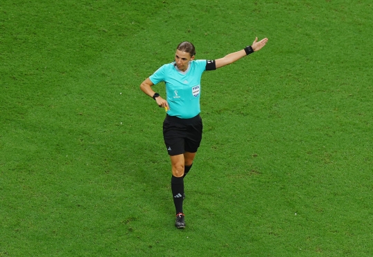 Sosok Stephanie Frappart, Wasit Perempuan Pertama di Piala Dunia 2022