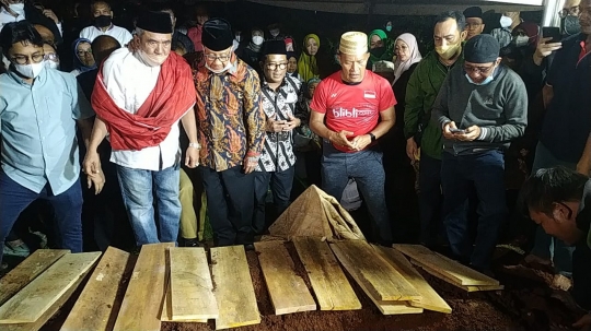 Akbar Tanjung Antar Ferry Mursyidan Baldan ke Peristirahatan Terakhir