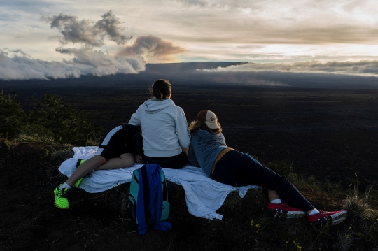 Pemandangan Menakjubkan Letusan Gunung Mauna Loa di Hawaii Jadi Tontonan