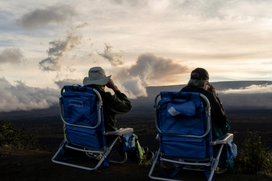 Pemandangan Menakjubkan Letusan Gunung Mauna Loa di Hawaii Jadi Tontonan