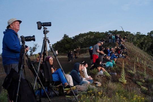 Pemandangan Menakjubkan Letusan Gunung Mauna Loa di Hawaii Jadi Tontonan