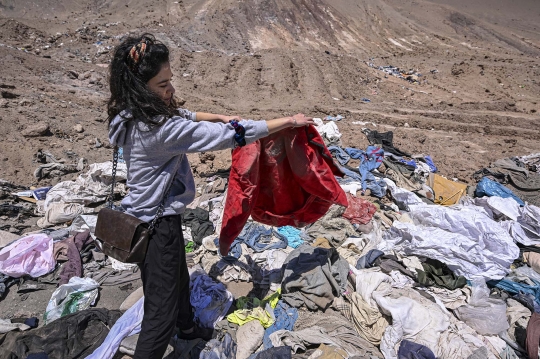 Potret Miris Gurun Atacama Jadi Tempat Pembuangan Mobil hingga Baju Bekas