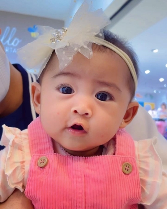 Gaya Selfie Baby Moana Anak Ria Ricis Lucu Banget, Pose 'Mata Genit' Bikin Salfok