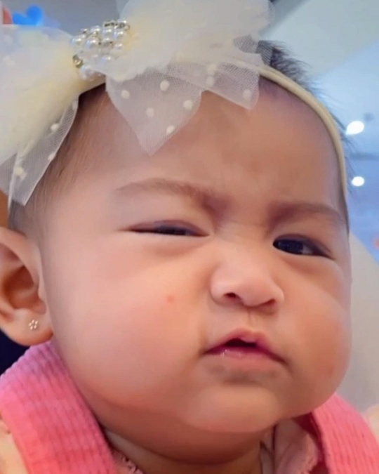 Gaya Selfie Baby Moana Anak Ria Ricis Lucu Banget, Pose 'Mata Genit' Bikin Salfok