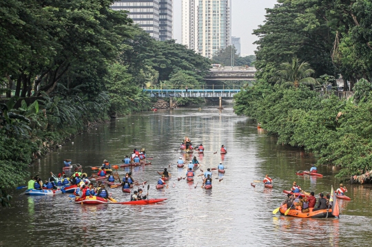 Keseruan Festival Dayung Ciliwung