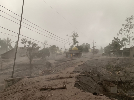 Dusun Kajar Kuning Luluh Lantak, Tenggelam Abu Vulkanik Erupsi Semeru