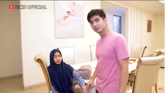 Momen Oki Setiana Dewi Room Tour di Rumah Baru Ria Ricis, Dilengkapi Kolam Renang