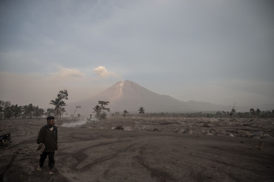 Upaya Warga Selamatkan Barang Berharga Usai Erupsi Dahsyat Semeru