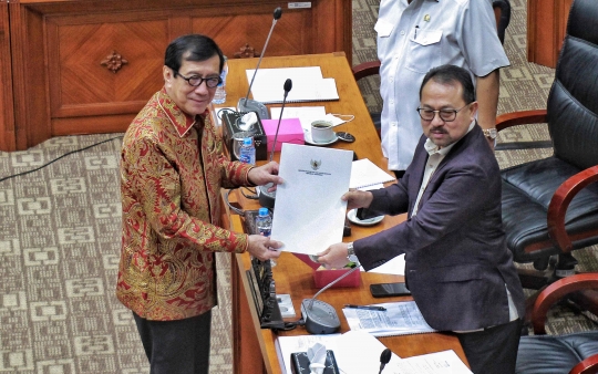 Menkumham Serahkan RUU Ekstradisi Buronan dengan Pemerintah Singapura ke DPR