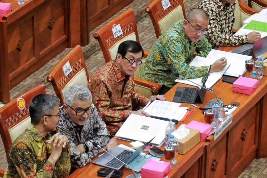 Menkumham Serahkan RUU Ekstradisi Buronan dengan Pemerintah Singapura ke DPR