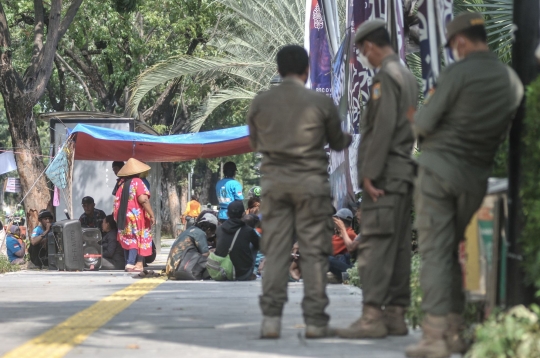 Nestapa Warga Kampung Bayam Kembali Dirikan Tenda Darurat di Balai Kota