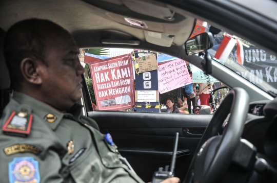 Nestapa Warga Kampung Bayam Kembali Dirikan Tenda Darurat di Balai Kota