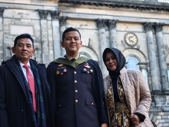 Potret Iptu Hafiz Akbar sama Dosen & Teman Kelas Bule, Ingin Jaga Silaturahmi