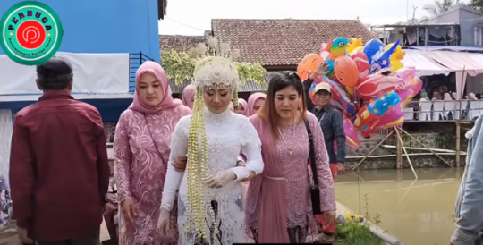 Potret Pernikahan Adat Sunda Dikawal Polisi, Rombongan 1.500 Orang Seserahannya Mewah