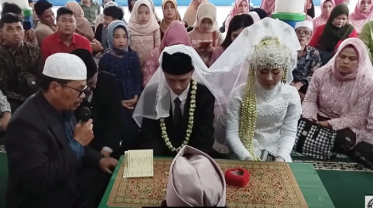Potret Pernikahan Adat Sunda Dikawal Polisi, Rombongan 1.500 Orang Seserahannya Mewah
