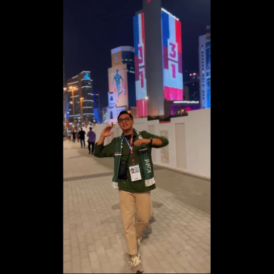 Momen Keseruan Ricky Harun Nonton Piala Dunia di Qatar, Penampilannya Curi Perhatian
