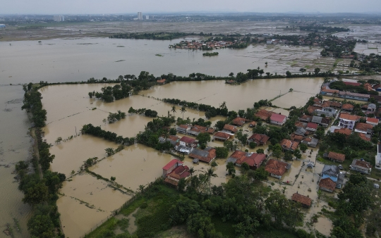 Potret Puluhan Rumah di Karawang Terendam Banjir