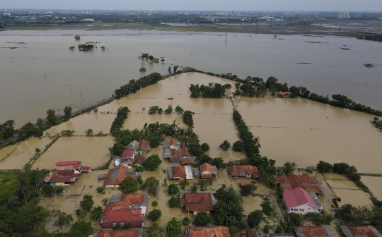 Potret Puluhan Rumah di Karawang Terendam Banjir