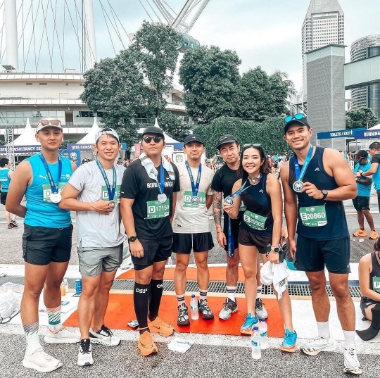 6 Potret Gisel dan Pacar Gantengnya Ikut Singapore Marathon Sukses Curi Perhatian