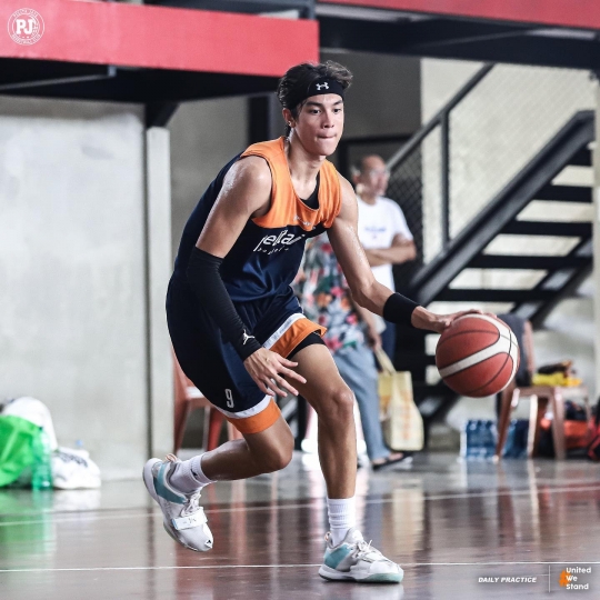 Potret Eddy Meijer Anak Maudy Koesnaedi Latihan Basket, Penampilannya Bikin Salfok