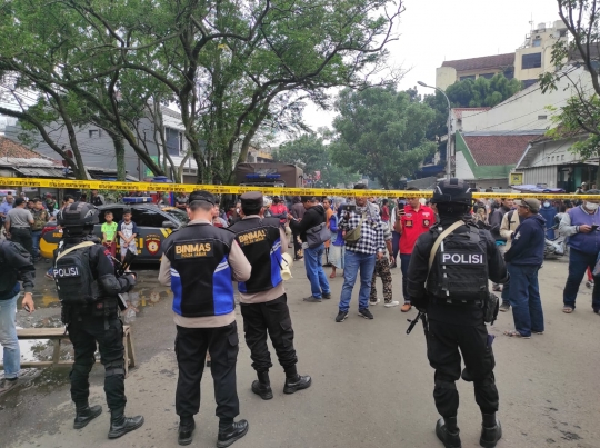 Foto-Foto Kondisi Sekitar Kantor Polsek Astana Anyar usai Ledakan Bom Bunuh Diri