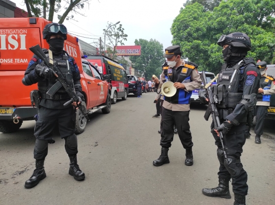 Foto-Foto Kondisi Sekitar Kantor Polsek Astana Anyar usai Ledakan Bom Bunuh Diri