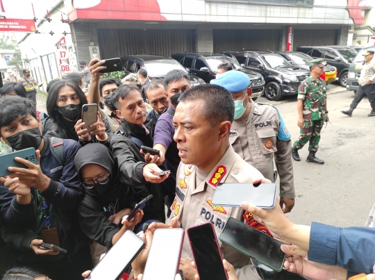 Foto-Foto Kondisi Sekitar Kantor Polsek Astana Anyar usai Ledakan Bom Bunuh Diri